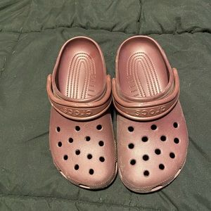 Maroon crocs